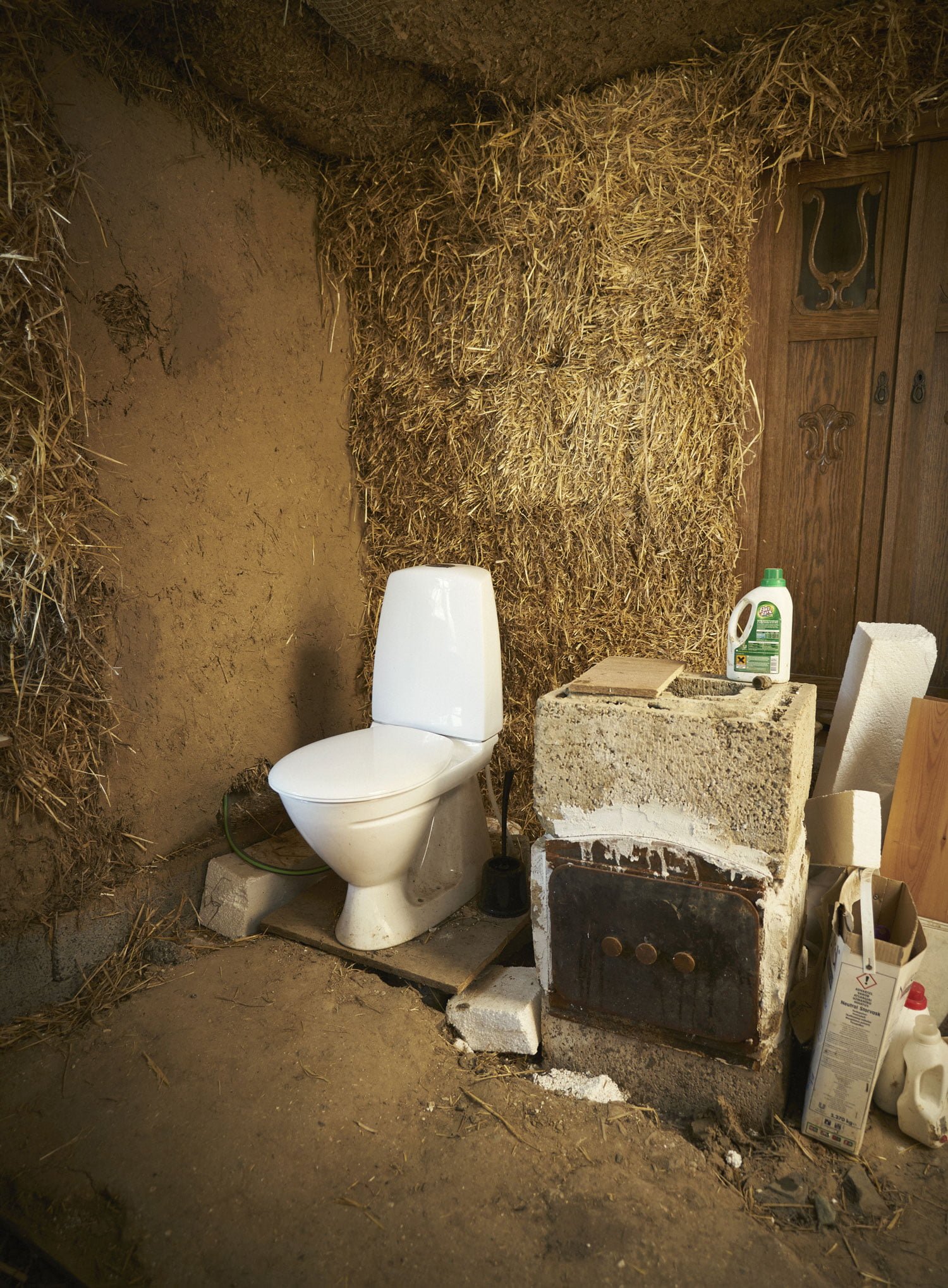 off the grid compost toilet